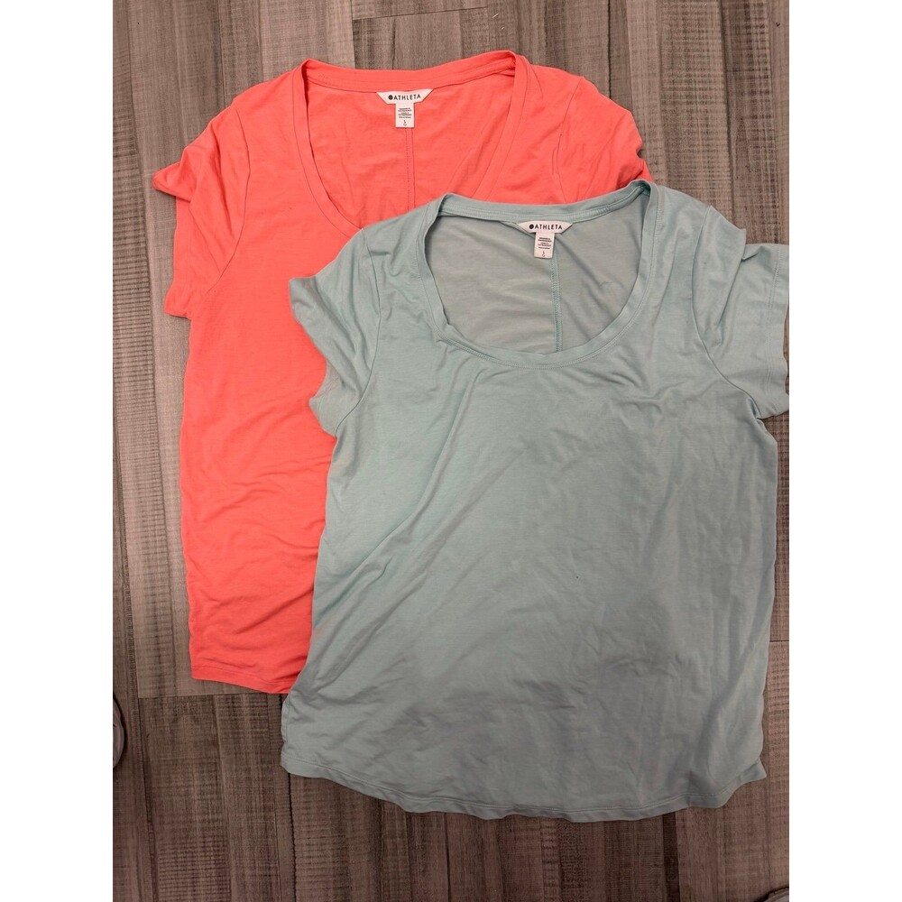 Women Athleta short sleeve shirts
